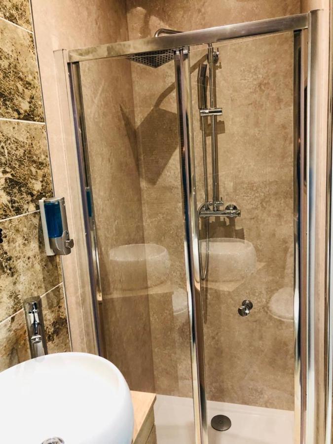 דרטפורד Ar-Rahman, 1 Bed Room And 1 Living Room Apartment מראה חיצוני תמונה