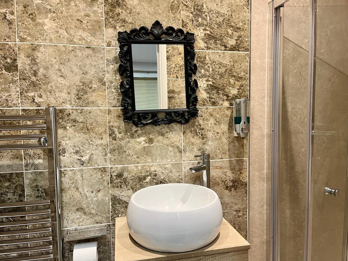 דרטפורד Ar-Rahman, 1 Bed Room And 1 Living Room Apartment מראה חיצוני תמונה
